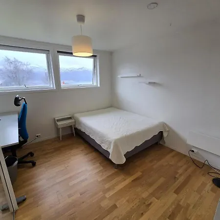 Βίλα 6 Bedroom House Ålesund