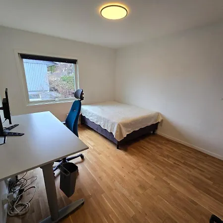6 Bedroom House *