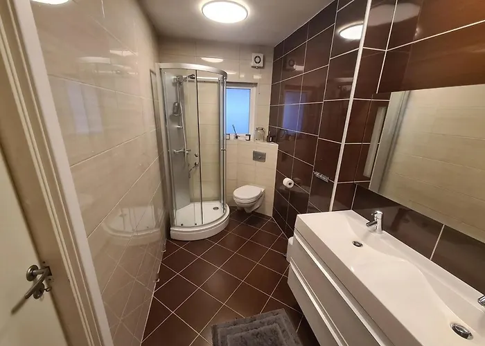 Willa 6 Bedroom House Ålesund